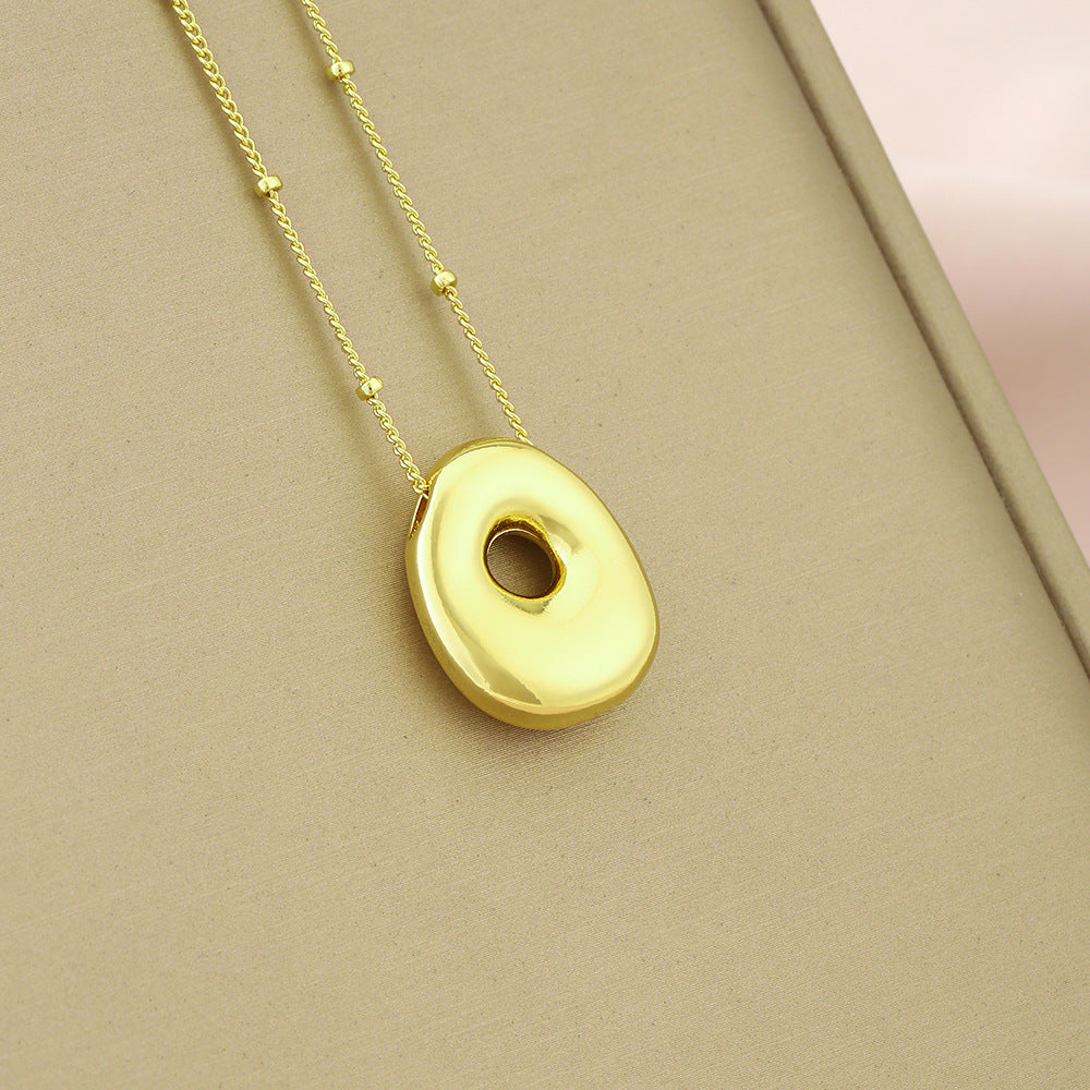 Collana girocollo minimalista da donna con ciondolo a lettera in rame placcato, catenina delicata