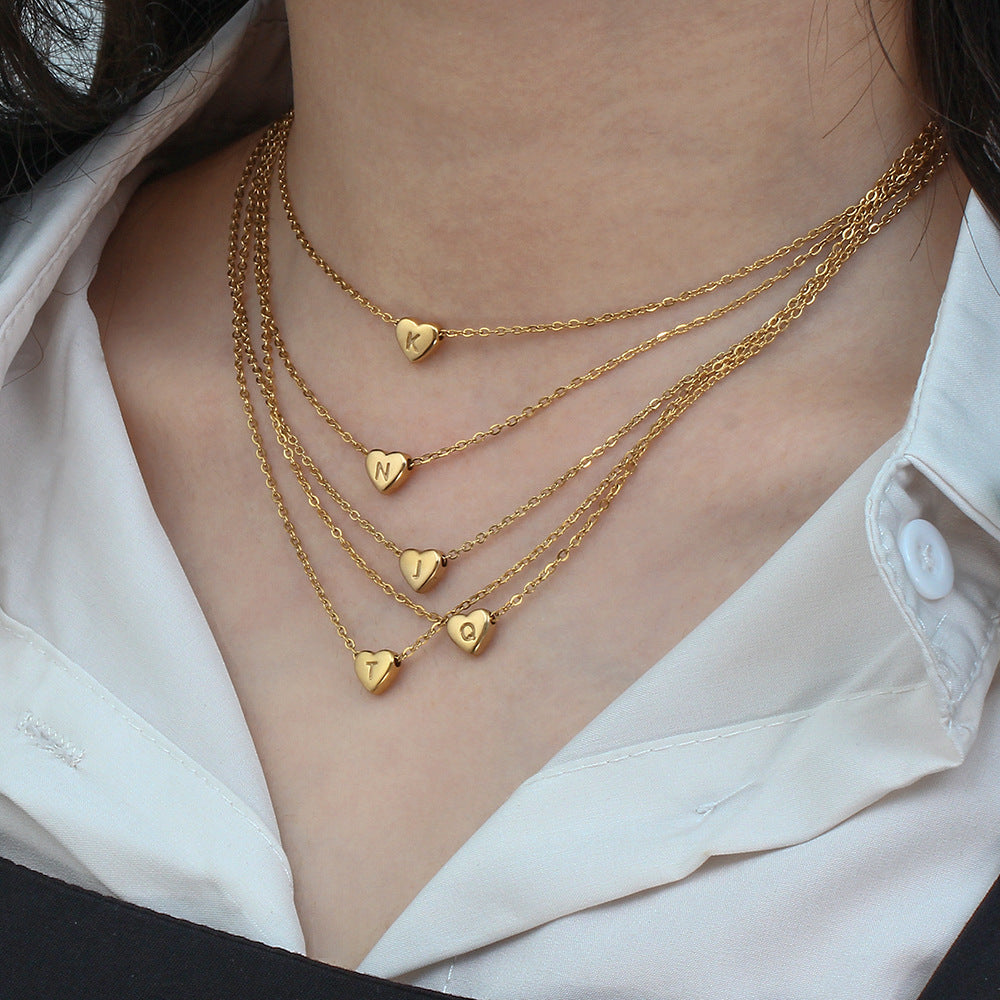Collana con pendente a cuore alla moda in acciaio inossidabile placcato oro 18 carati, design minimalista con lettera per donna