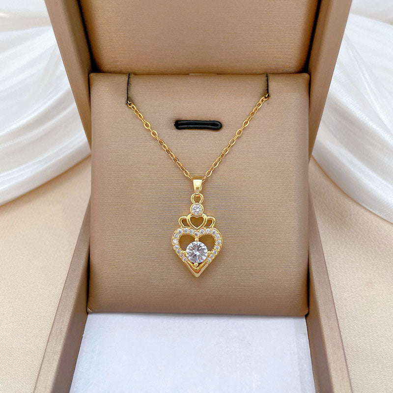 Elegante Collar con Colgante de Corazón de Corona Hueca para Mujer, Cadena Delicada de Acero Inoxidable para Clavícula con Acentos de Pedrería