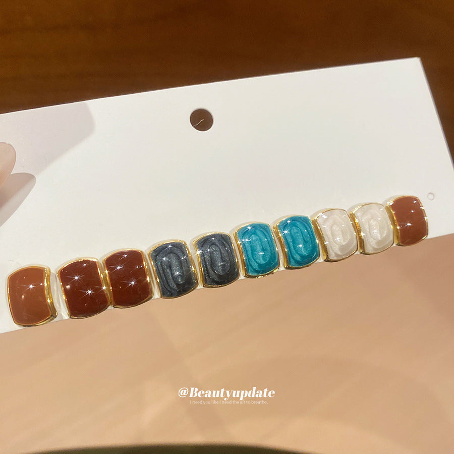 Aretes cuadrados minimalistas modernos de diseño geométrico para mujer con acabado esmaltado y base de aleación