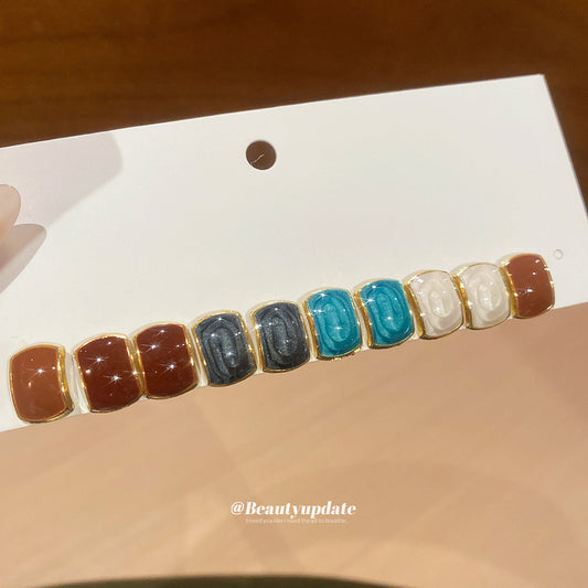 Aretes cuadrados minimalistas modernos de diseño geométrico para mujer con acabado esmaltado y base de aleación
