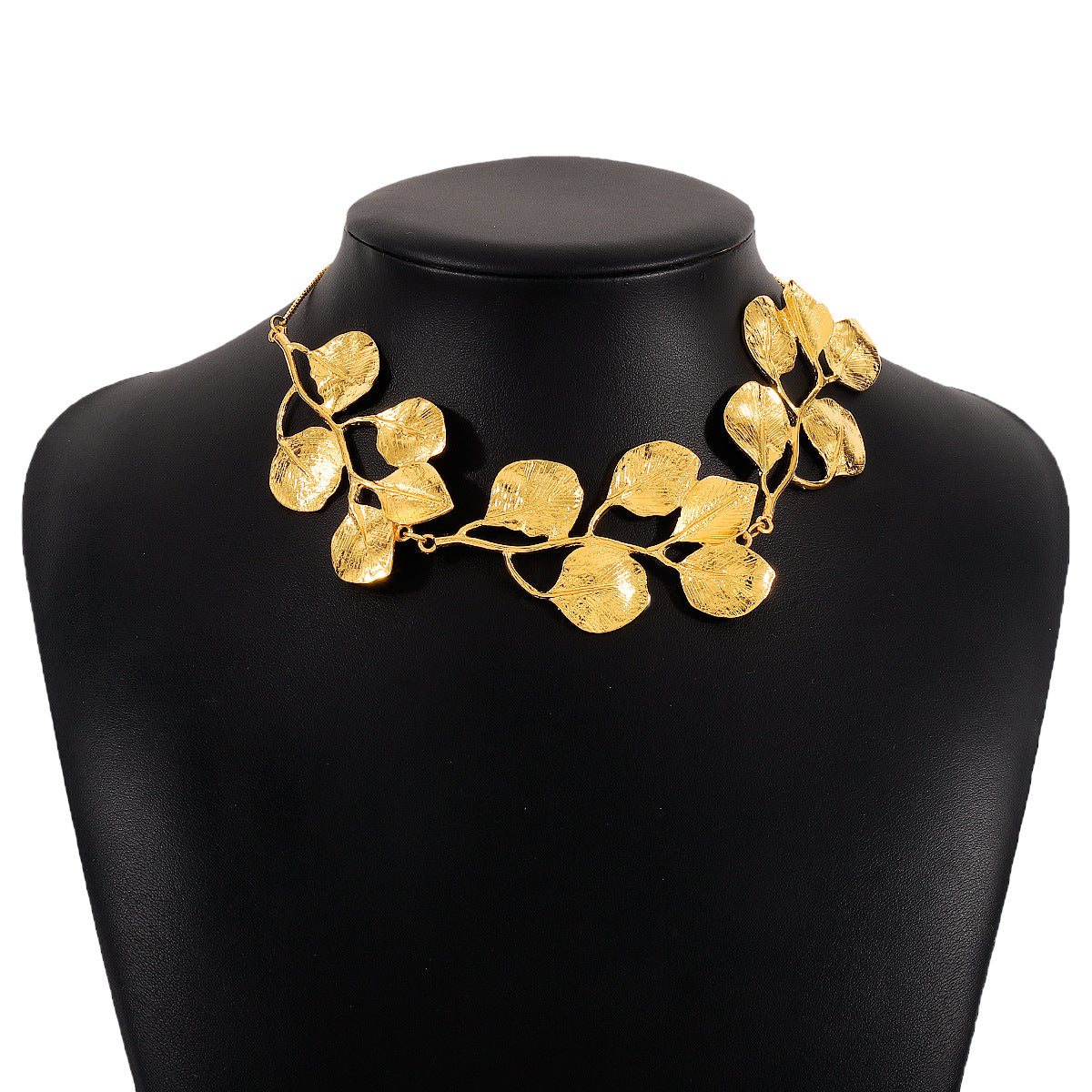 Collar con colgante de hoja geométrica dulce y atrevida en aleación con acabado galvanizado para mujer