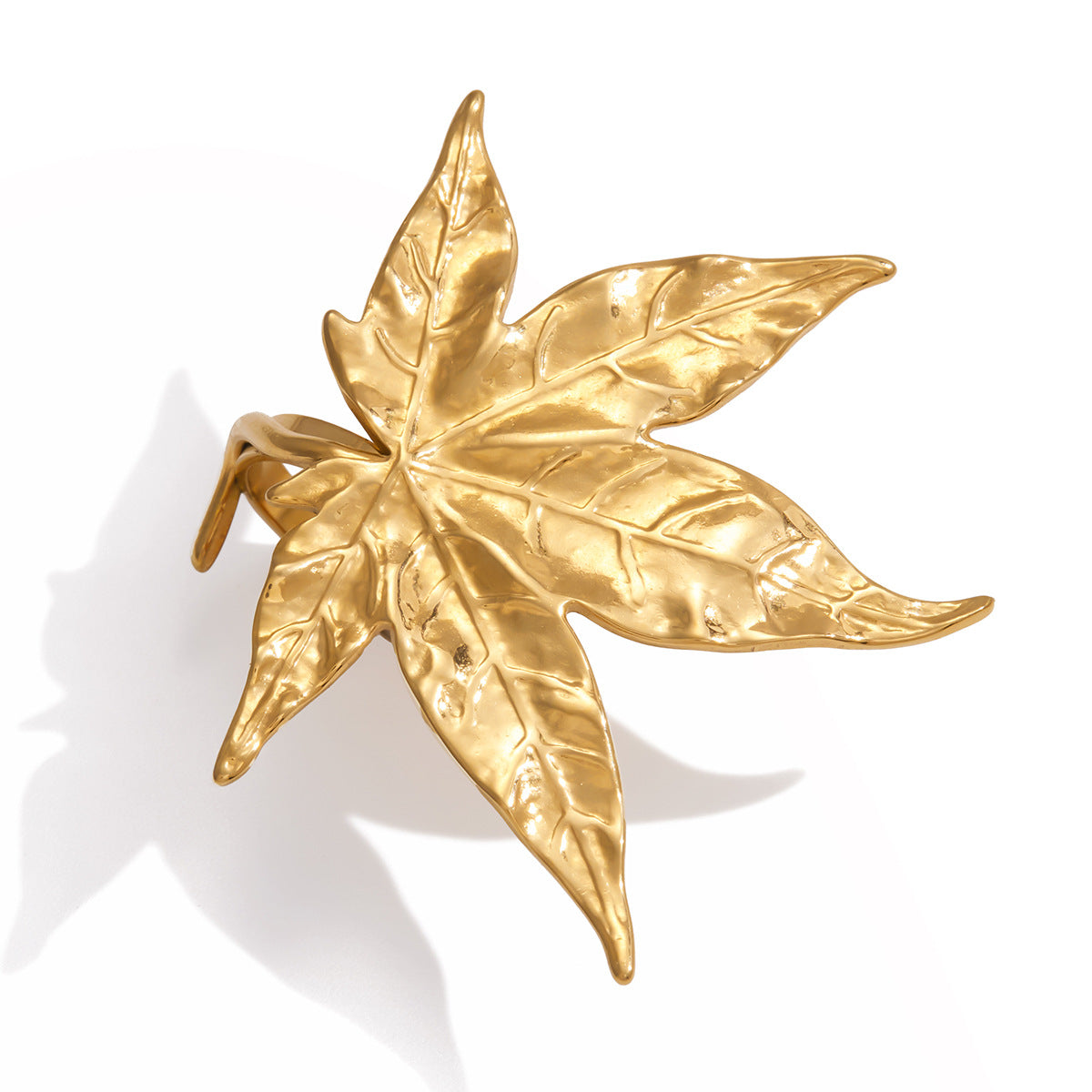 Anello in acciaio al titanio a forma di foglia d'acero alla moda con placcatura in oro PVD sottovuoto da donna