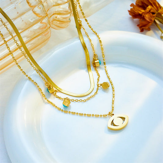 Elegante collar con colgante de ojo turquesa calado con diamantes de imitación para mujer con cadena de serpiente de acero inoxidable y acabado chapado