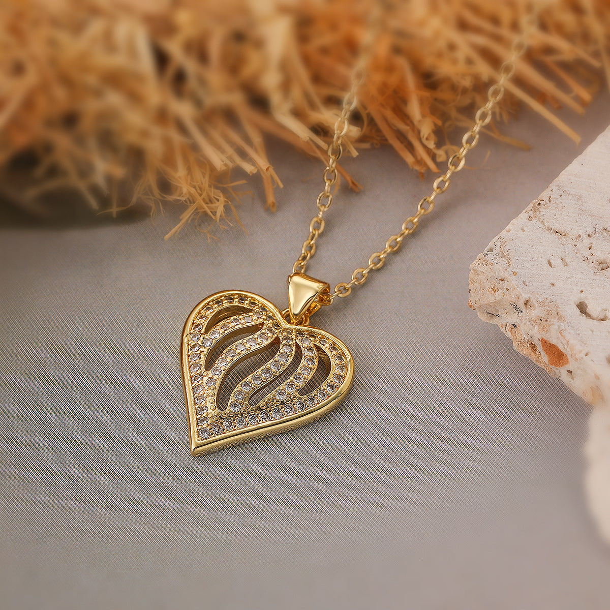 Collana con Ciondolo Minimalista a Cuore Cavo da Donna in Ottone Placcato Oro Vero e Zirconi