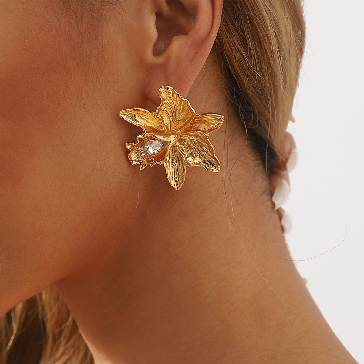 Pendientes de Aleación con Diseño Floral Geométrico Vintage para Mujer con Detalles de Diamantes de Imitación y Acabado Bañado