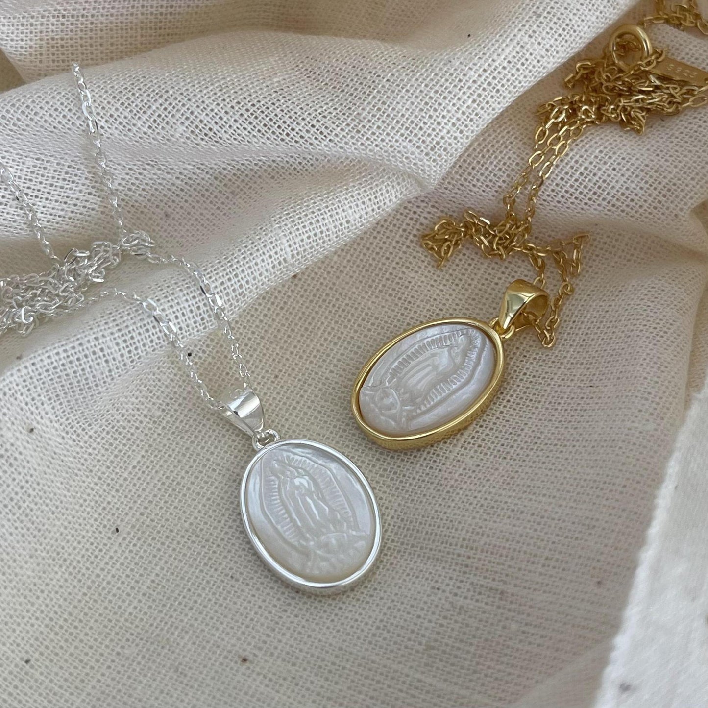 Collana con Ciondolo a Conchiglia ad Angelo Geometrica Minimalista in Argento Sterling 925 Placcato Oro con Catena a Cavo