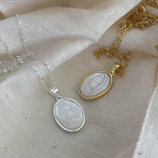 Collana con Ciondolo a Conchiglia ad Angelo Geometrica Minimalista in Argento Sterling 925 Placcato Oro con Catena a Cavo