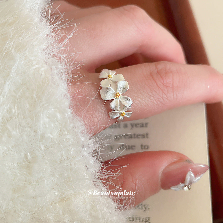 Anello Aperto Floreale Elegante da Donna Realizzato in Rame con Finitura Placcata, Ideale per l'Uso Quotidiano e per Essere Indossato Insieme ad Altri Anelli