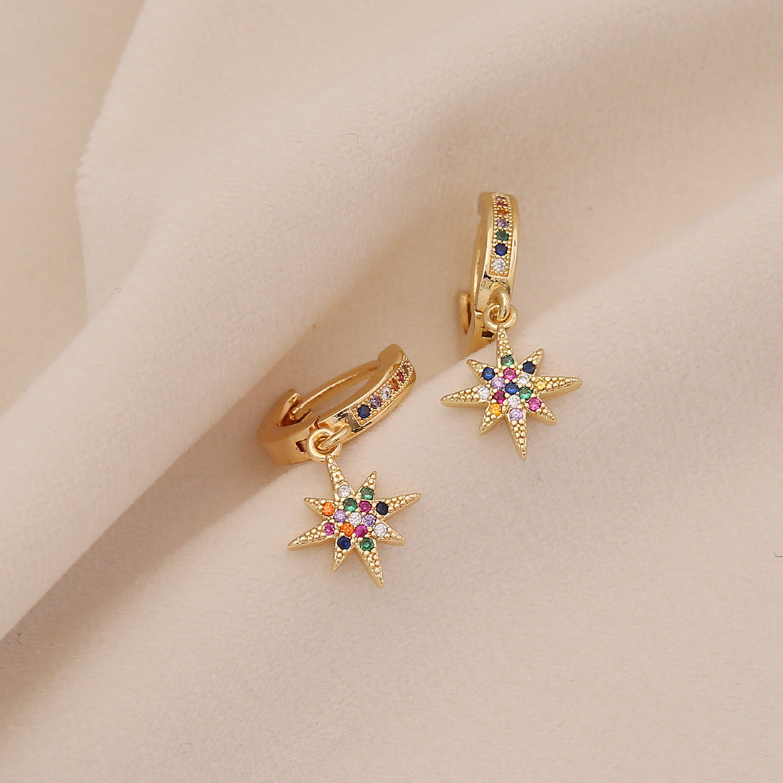 Orecchini a forma di Stella e Luna in Rame con Zirconi Micro-Pavé da Donna