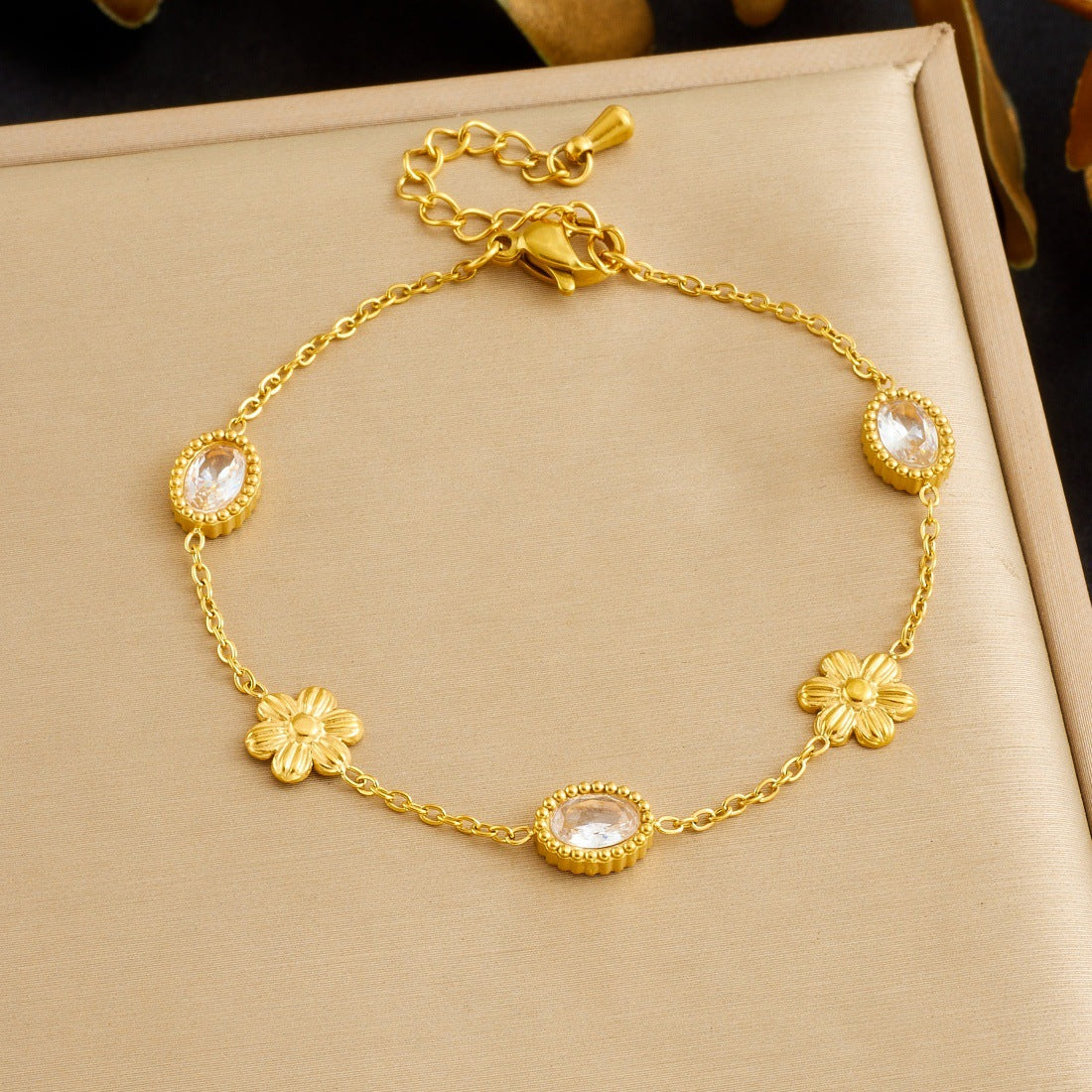 Minimalist Sweet Gold Plated Stainless Steel Rhinestone Floral Star Oval Bracelet