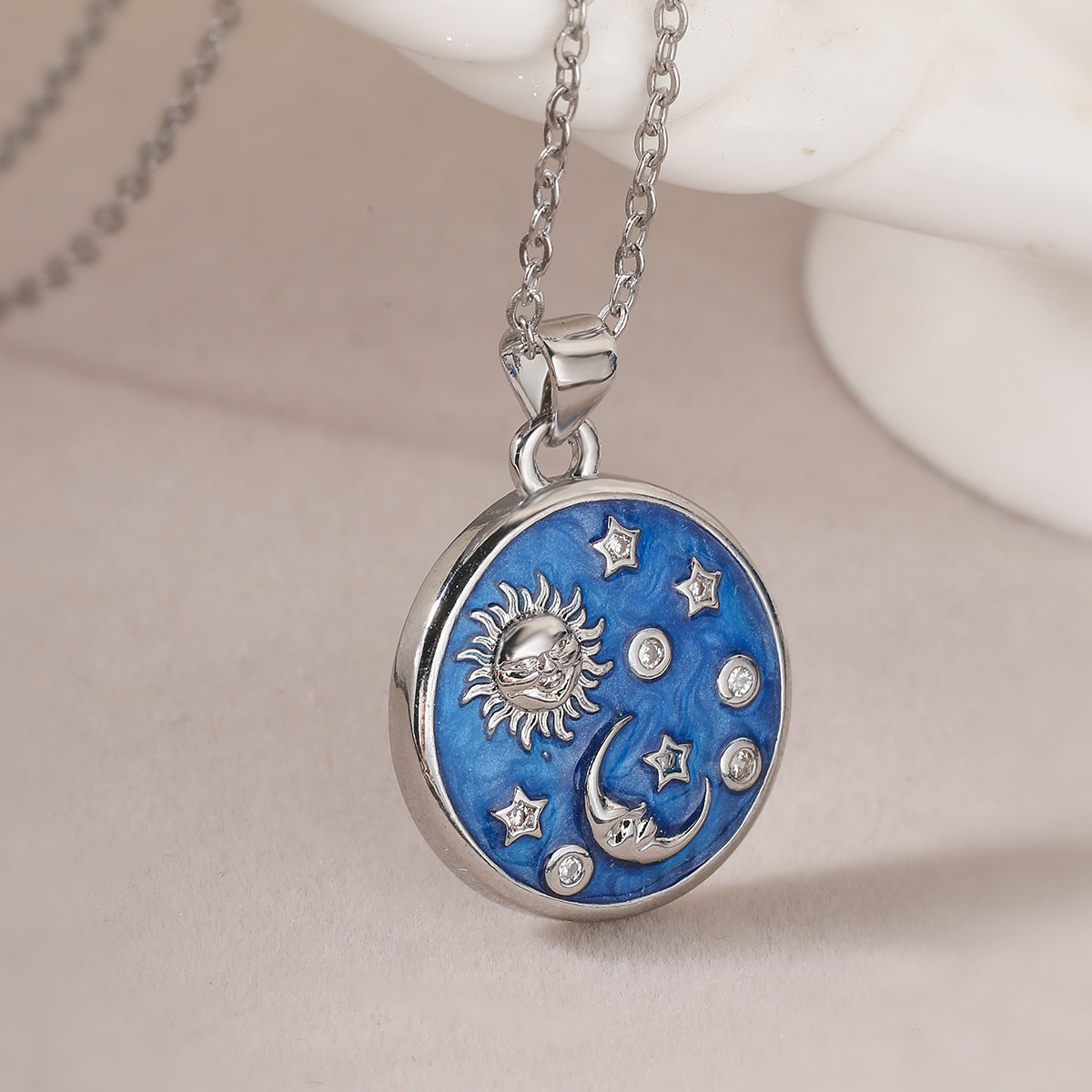 Collana Girocollo Minimalista Geometrica Stella Sole Luna Rotonda in Rame con Finitura Smaltata