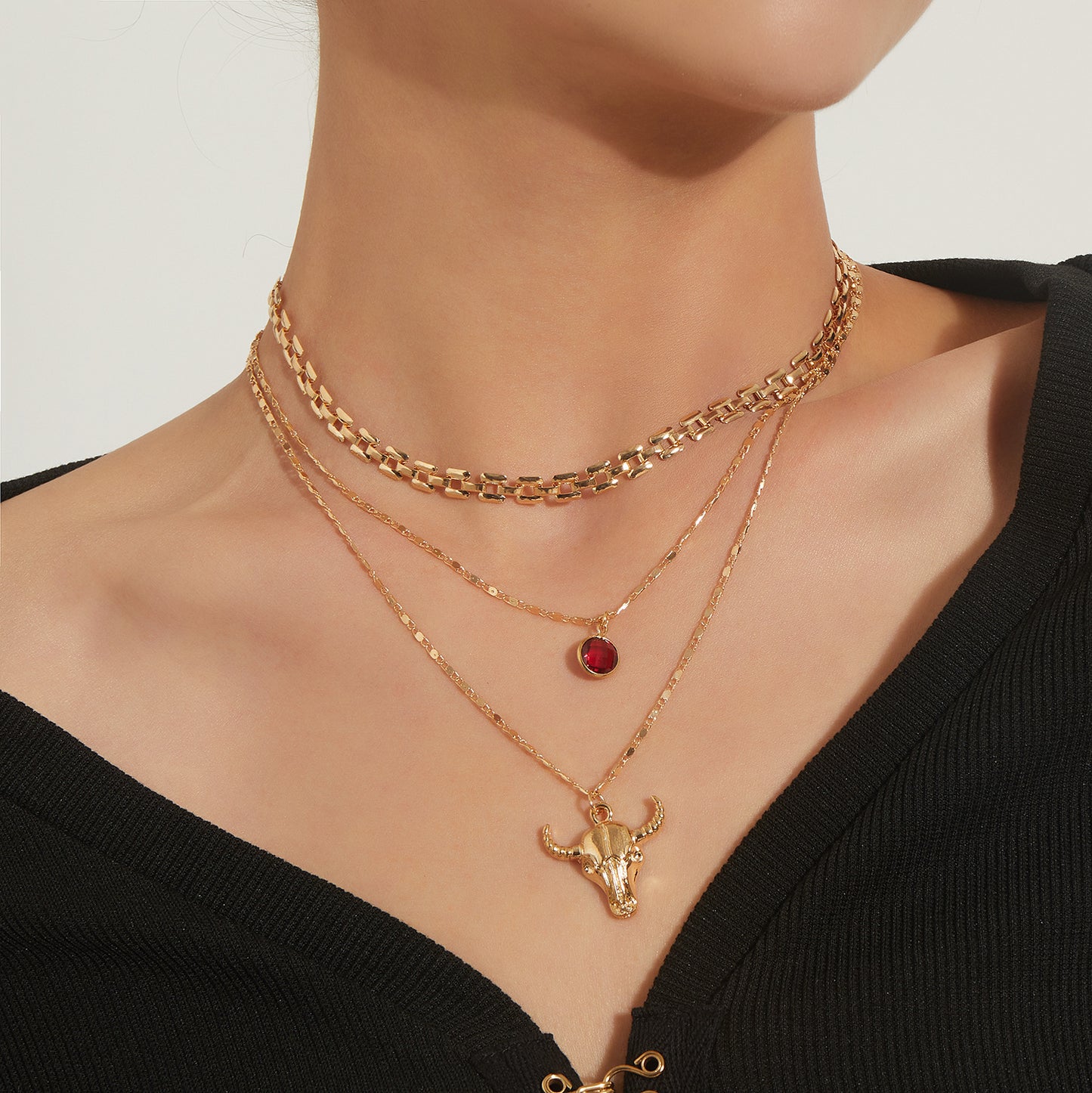 Fashion Double-Layer Bull Pendant Necklace for Women in Alloy with Plated Finish