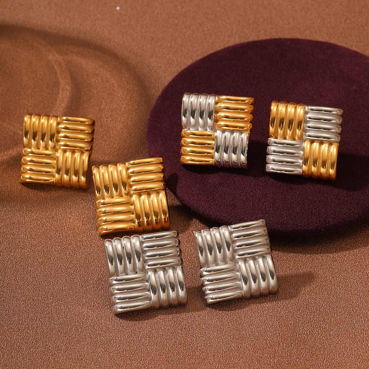 Orecchini Minimalisti Quadrati in Acciaio al Titanio Placcati Oro 18K da Donna