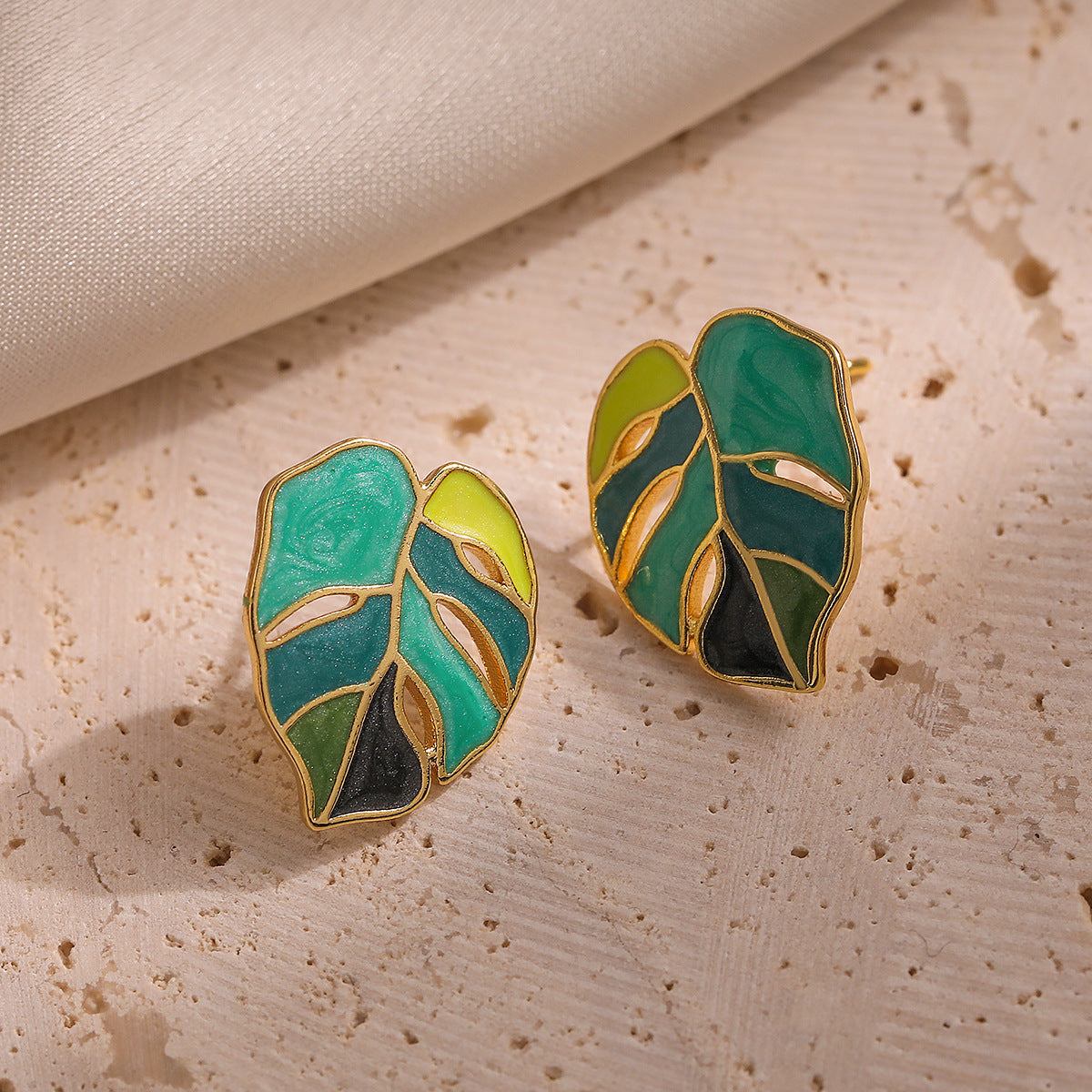 Minimalist Heart-Shaped Copper Earrings with Gold Plating and Enamel Finish for Women