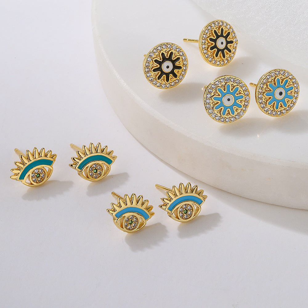 Orecchini a forma di occhio di Horo geometrici da donna realizzati in rame con placcatura in oro vero e finitura smaltata con intarsio di zirconi cubici