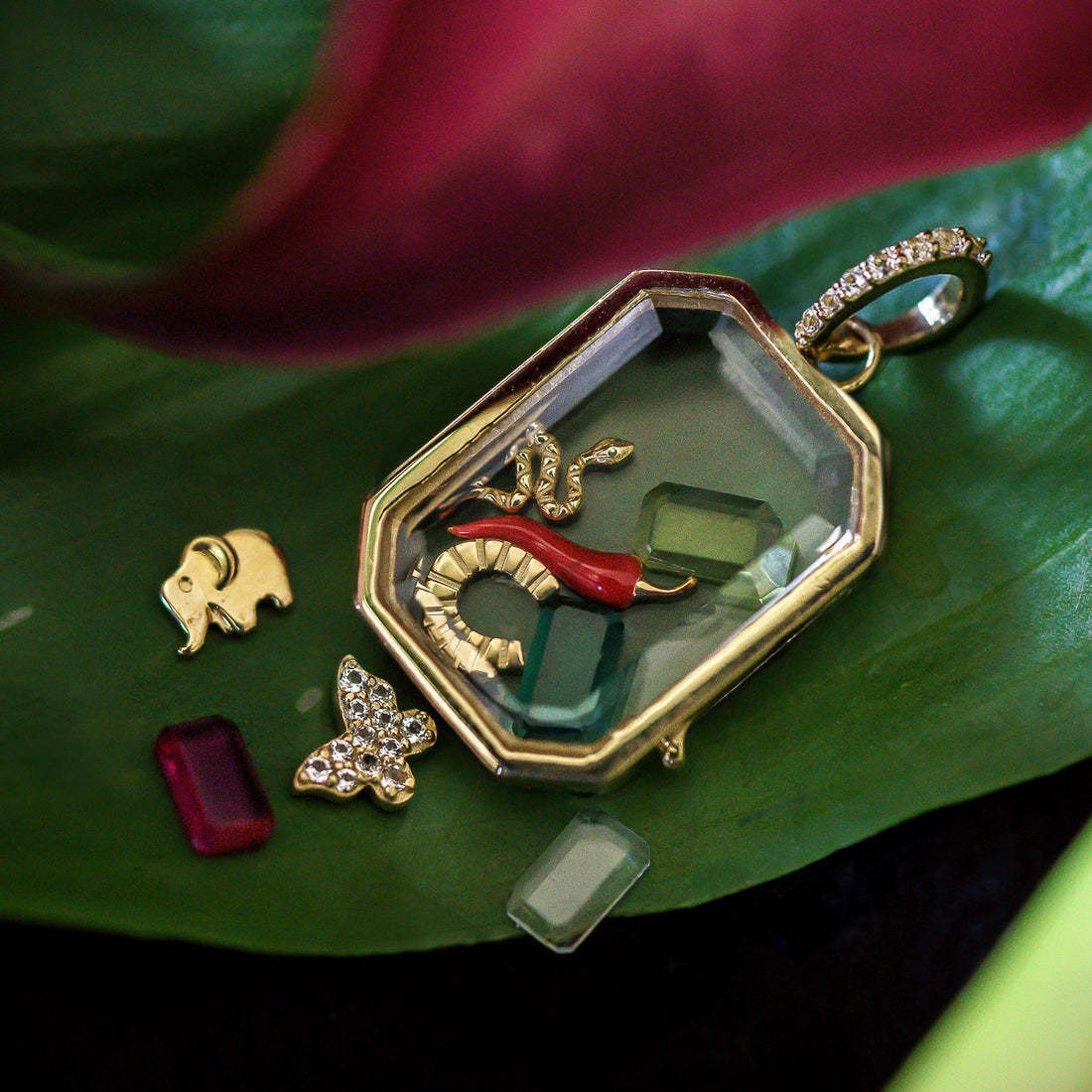 Vintage Luxury 18K Gold Plated Brass Geometric Floral Locket Pendant Charm Bar with Cable Chain
