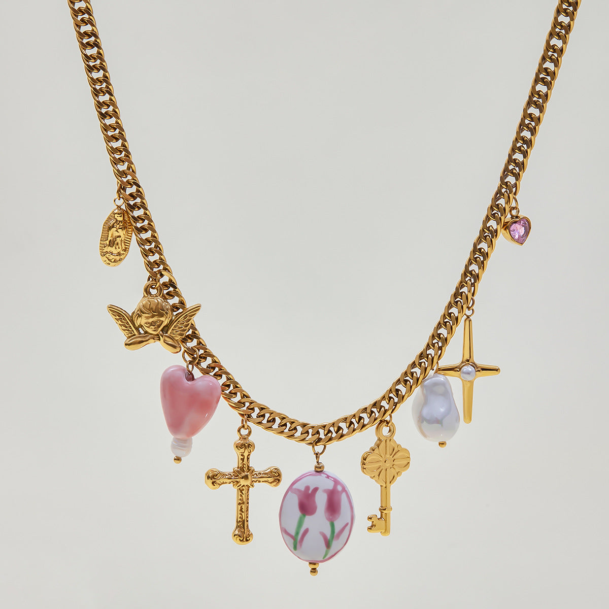 Collar con colgante minimalista de acero inoxidable con forma de corazón, dije de acero de titanio y acabado galvanizado para mujer