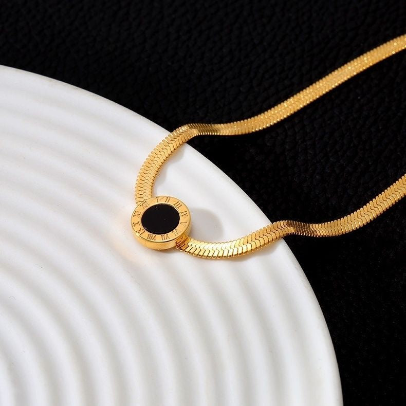 Bracciale Minimalista Geometrico Placcato in Acciaio al Titanio per Donna e Uomo con Design Numeri Romani Gioielli Eleganti di Lusso