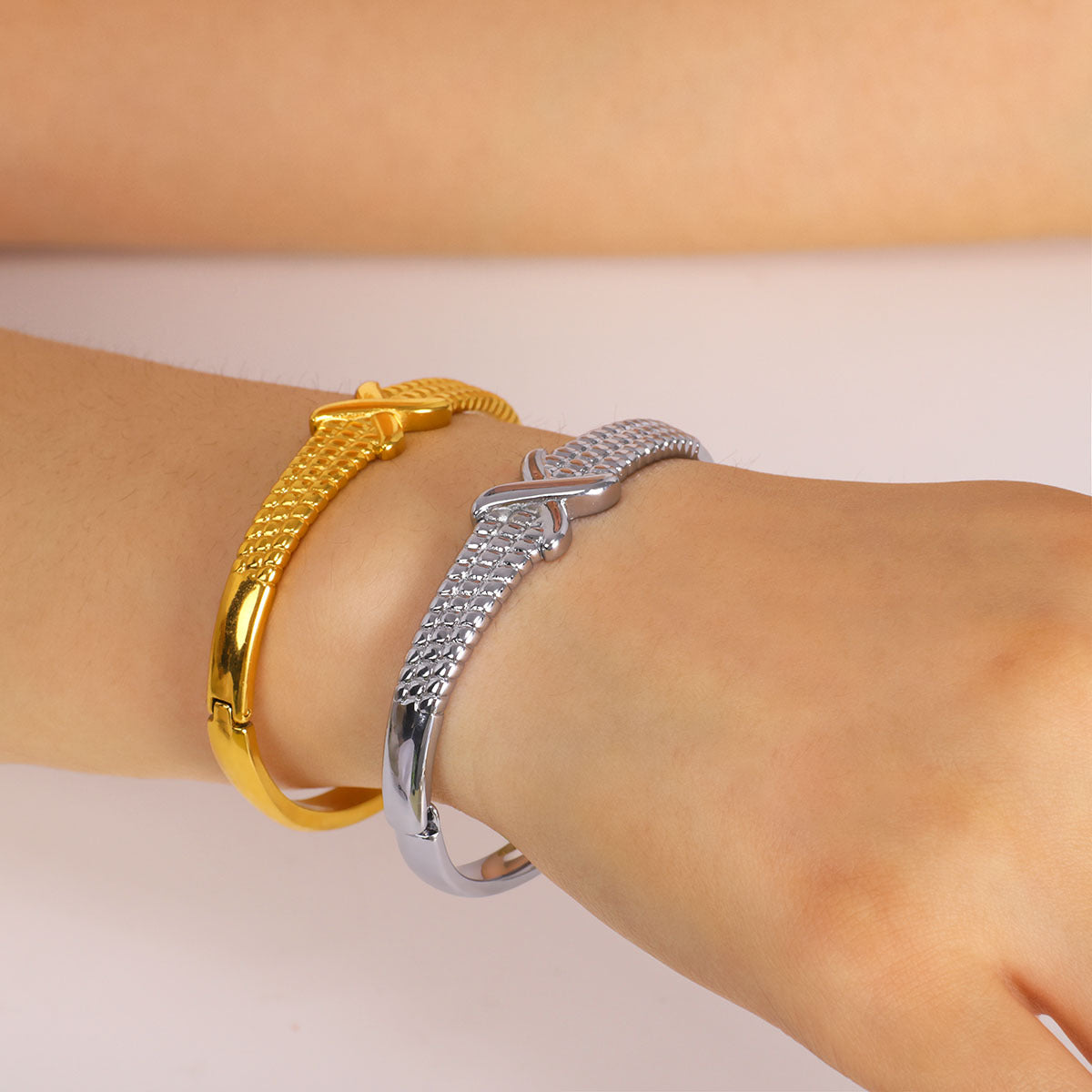 Minimalist X-Shaped Stainless Steel Bracelet with Vacuum Electroplated 18K Gold Finish, Adjustable Clasp Design