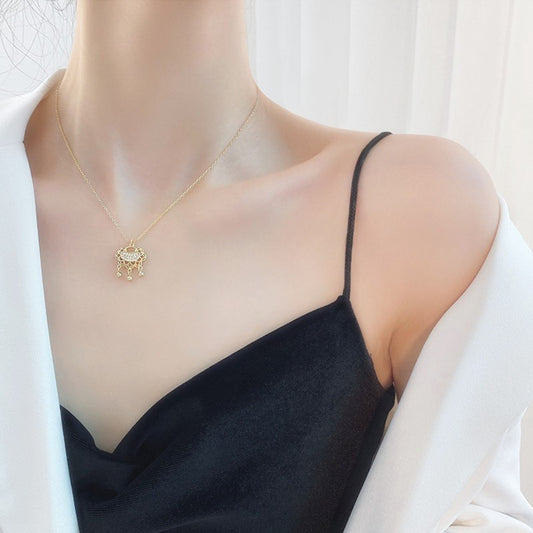 Minimalist Irregular Animal-Shaped Titanium Steel Pendant Necklace with Plating Finish for Unisex Wear
