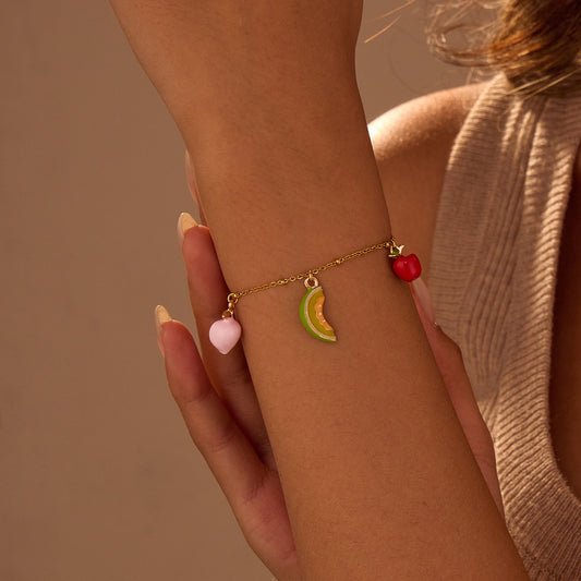 Elegante pulsera geométrica de acero inoxidable estilo OL con motivos de frutas de cereza y manzana, electrochapada para un uso resistente a la decoloración