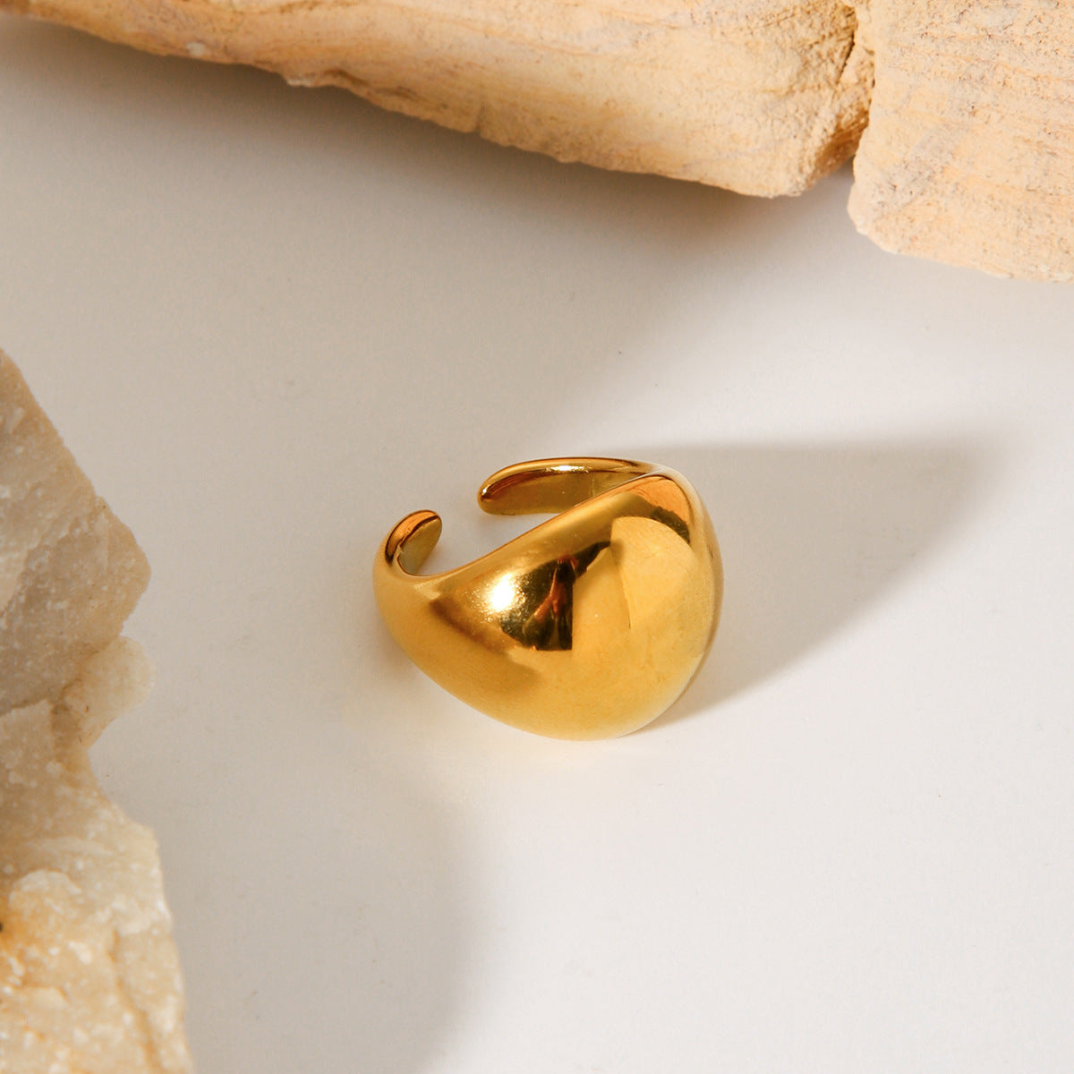 Anello curvo grosso in acciaio inossidabile placcato oro con design geometrico minimalista da donna