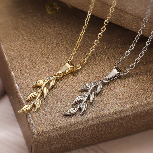Elegant Minimalist Gold-Plated Copper Leaf Pendant Necklace for Women with Rhinestone Inlay