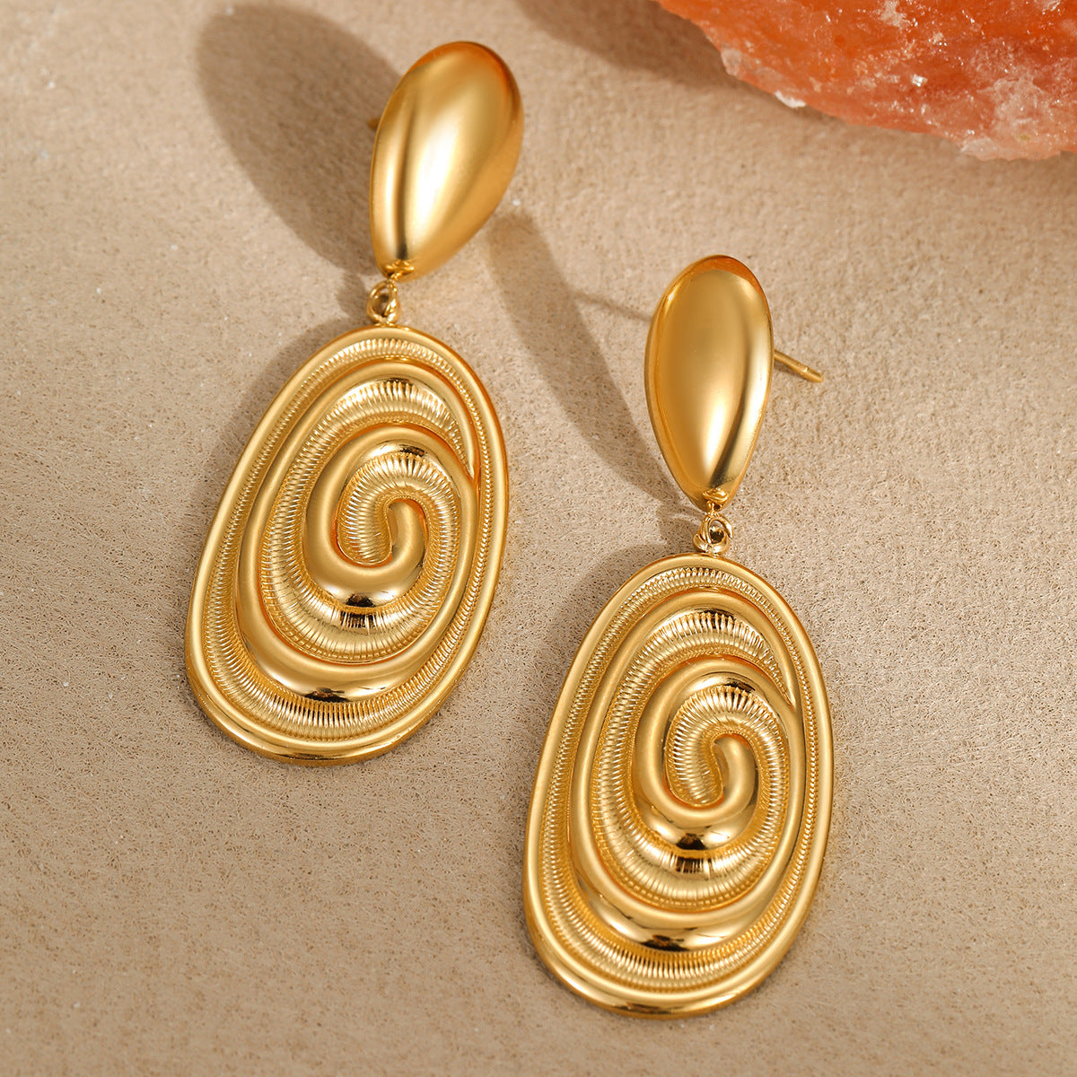 Orecchini da donna ovali a forma di conchiglia in stile vintage francese, in acciaio inossidabile con finitura galvanizzata e design a trama irregolare