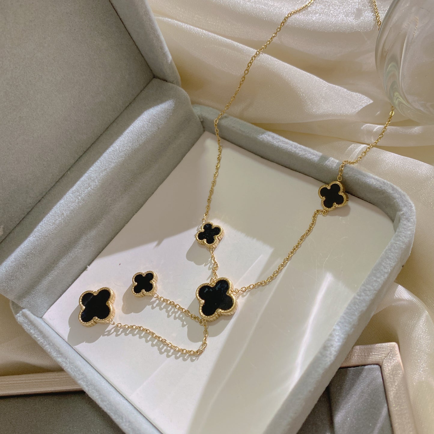 Elegant Gold Plated Titanium Steel Four-Leaf Clover Tassel Necklace for Unisex