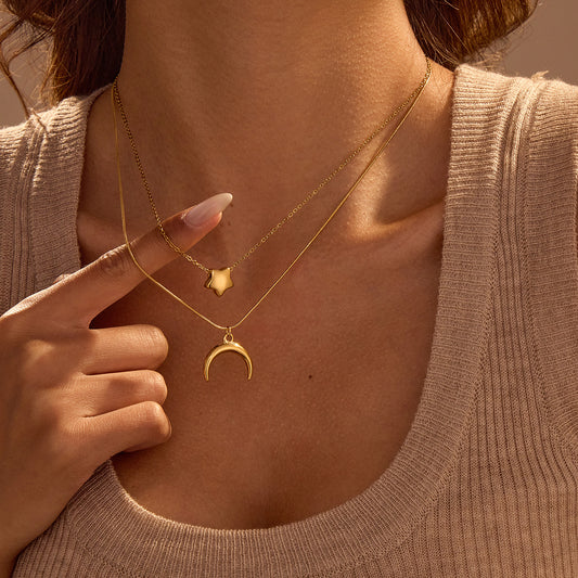 Collar Minimalista de Acero Inoxidable con Colgante de Estrella y Luna y Acabado Chapado para Mujer