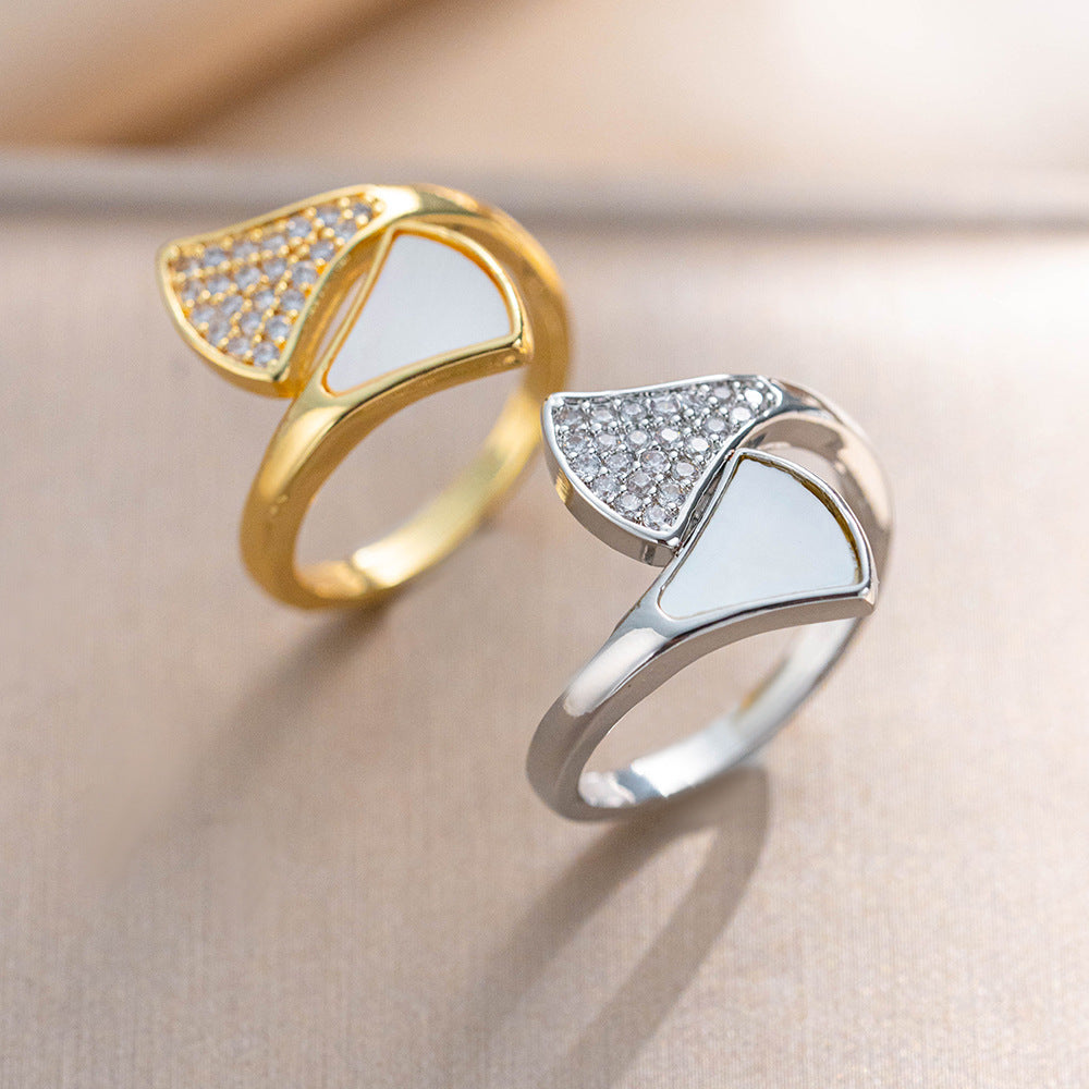 Luxury Style Fan-Shaped White Abalone Inlaid Copper Ring with 18K Gold Plating for Women