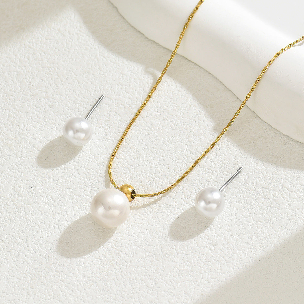 Set Collana e Orecchini Donna Minimalista Geometrico con Perle in Lega e Intarsi Artigianali