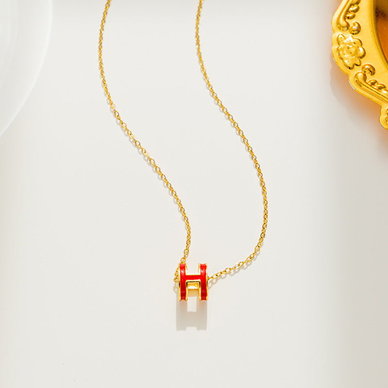 Collana con ciondolo minimalista a forma di H in acciaio al titanio per donna con finitura placcata e catena a O