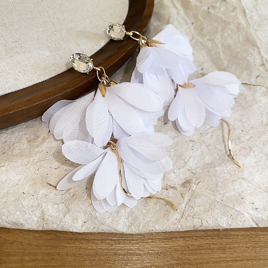 Pendientes de borla florales retro elegantes para mujer con postes de metal y detalles de gasa