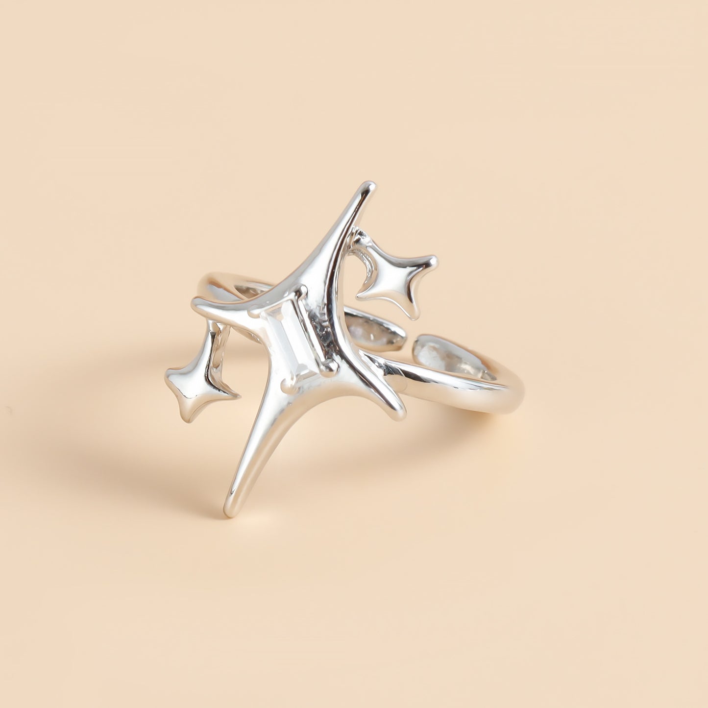 Anillo Dulce Geométrico Cruzado con Estrella para Mujer con Acabado de Metal Plateado