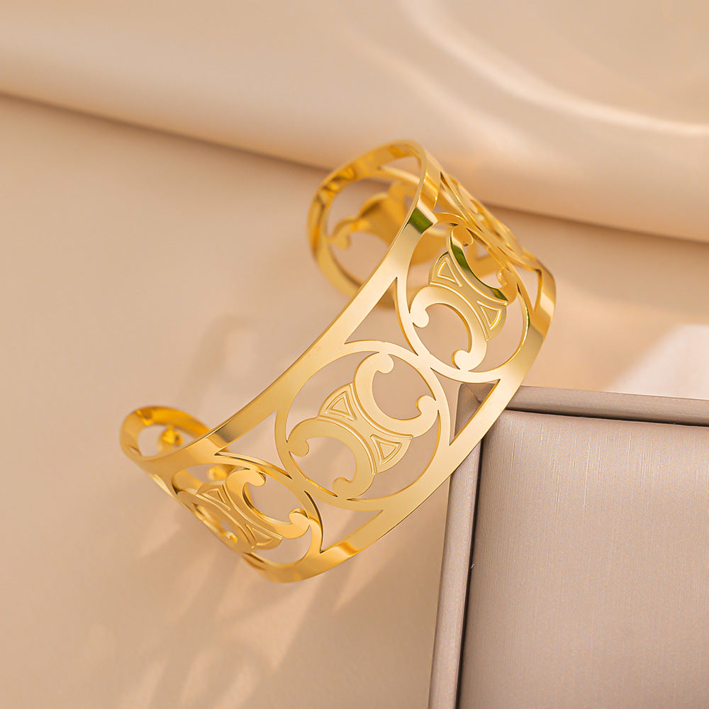 Fashionable Geometric Hollow-Out Titanium Steel Bracelet with 18K Gold Plating for Women