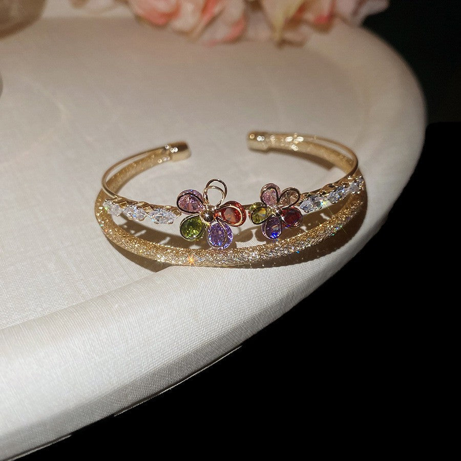 Elegant Heart-Shaped Gold-Plated Zirconia Bracelet for Women with Delicate Luxury Aesthetic