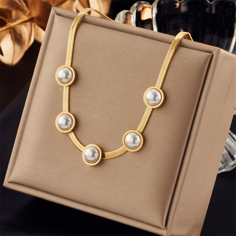 Collana con ciondolo a farfalla turchese retrò minimalista in acciaio inossidabile con finitura placcata su catena a serpente da donna