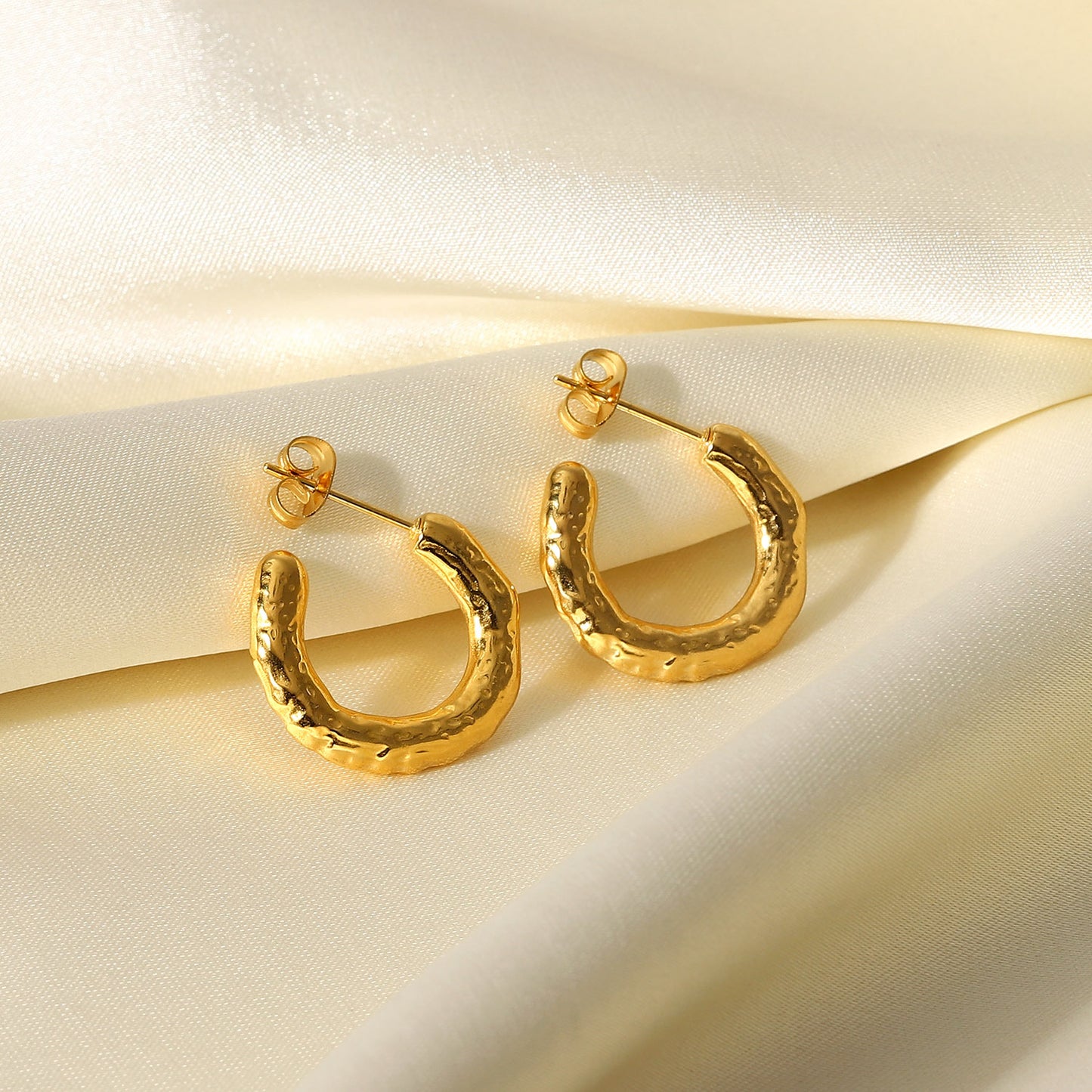 Orecchini geometrici da donna in acciaio inossidabile con placcatura in oro 18 carati ed effetto lavico