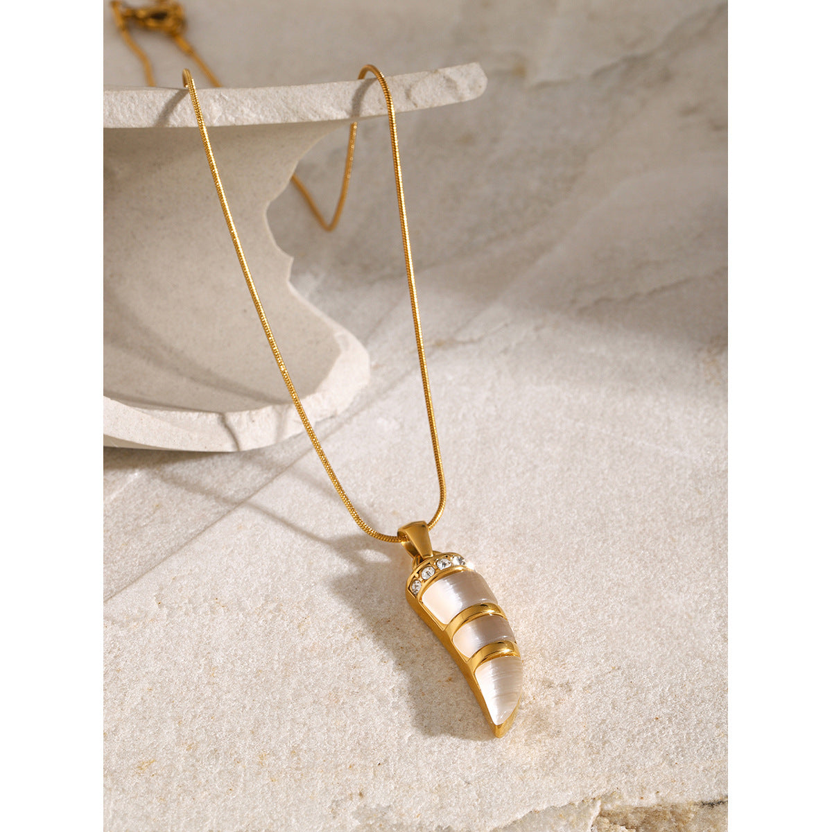 18K Gold Plated Stainless Steel Oval Geometric Cat's Eye Pendant Necklace for Unisex