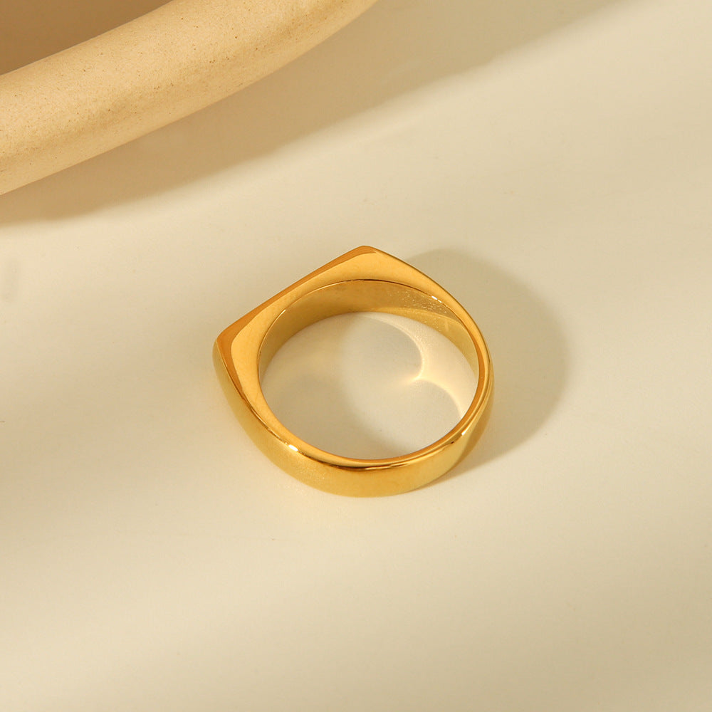 Anillo minimalista geométrico plano de acero titanio para mujer con baño de oro de 18K