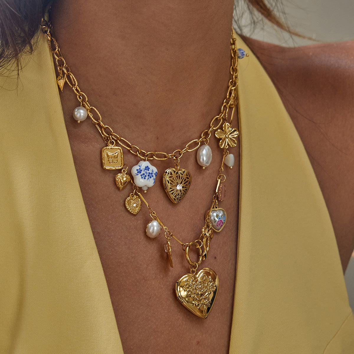 Collar con colgante de caja de fotos de cerámica geométrica en acero de titanio con acabado chapado para mujer