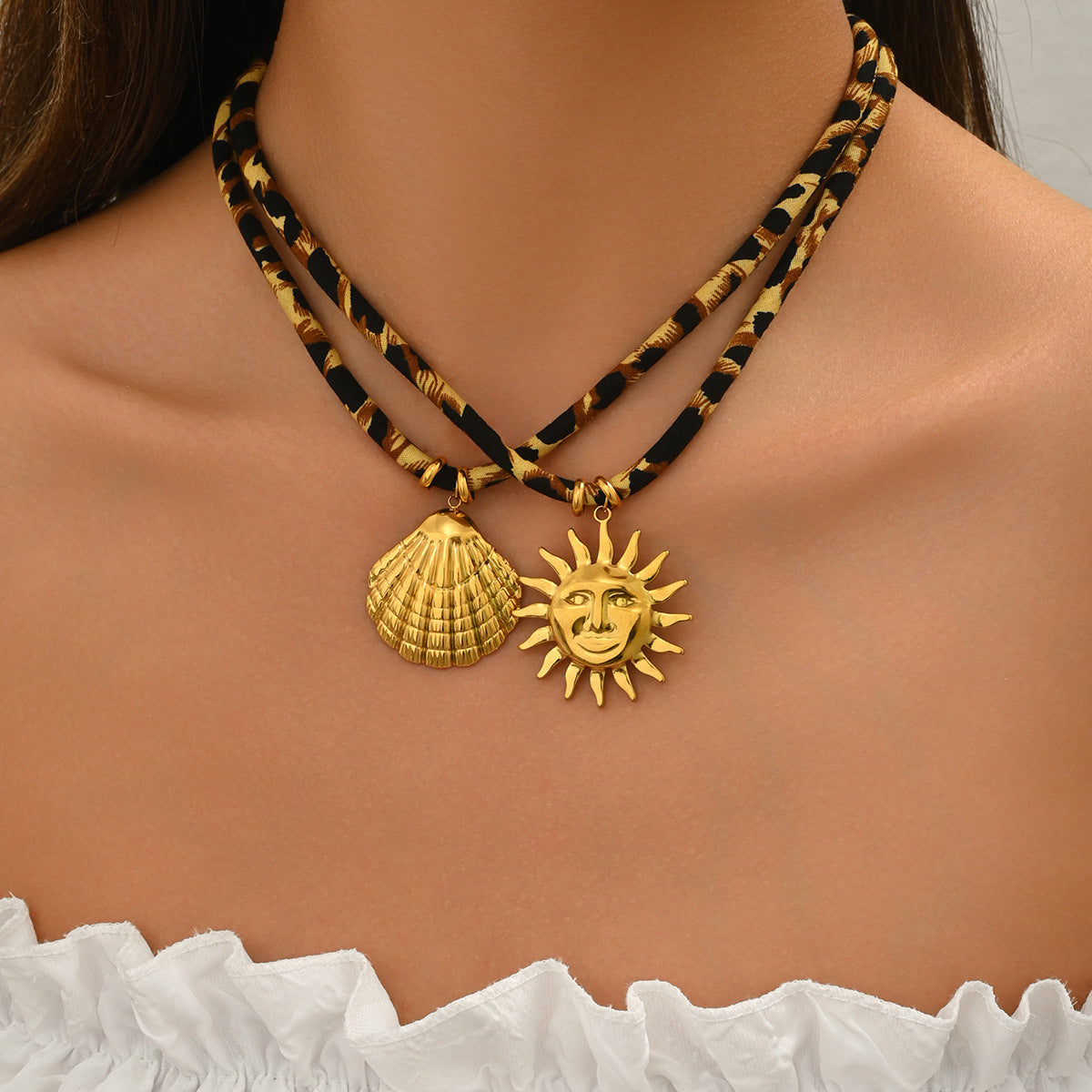 Collar con colgante de girasol de concha geométrica para mujer con cadena de cobre chapado