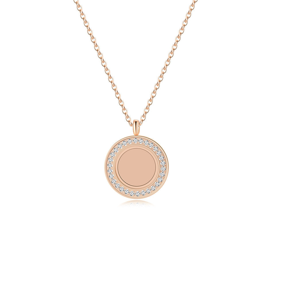 Collar minimalista de acero inoxidable redondo geométrico chapado en oro de 18 quilates con incrustaciones de circonita cúbica y barra grabada con láser para mujer