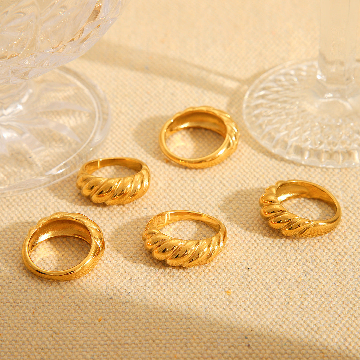 Anello Minimalista Geometrico da Donna in Acciaio al Titanio con Finitura Placcata, Fascia Ipoallergenica in Acciaio Inox