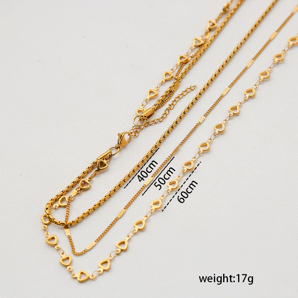 Collana con ciondolo a tre strati a forma di cuore minimalista da donna in acciaio al titanio placcato oro 18 carati