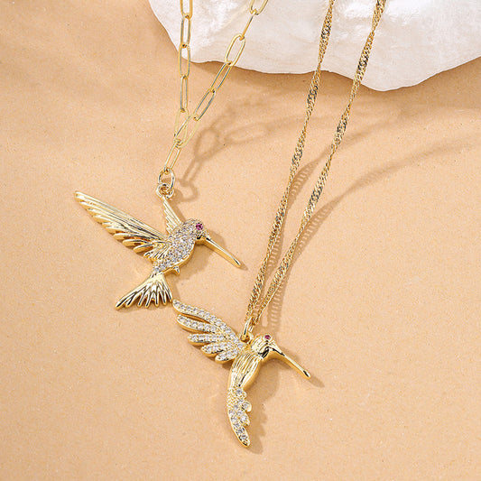 Collana con ciondolo a uccello geometrico da donna in rame con placcatura in oro 18 carati e zirconi micro-pavé