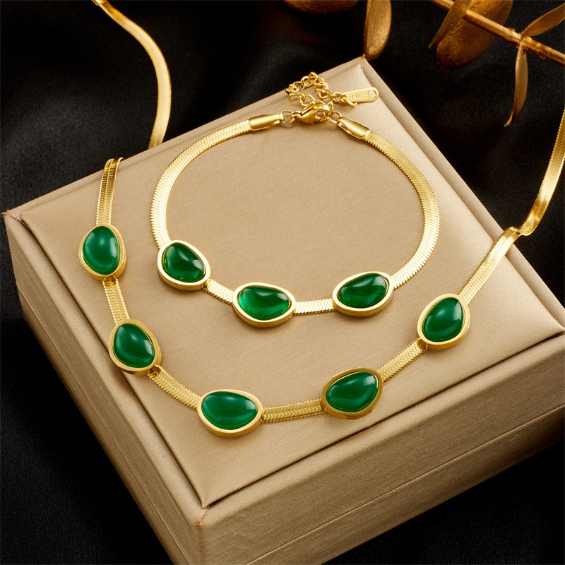 Set collana girocollo e bracciale in acciaio al titanio, stile vintage, maglia a serpente, colore verde smeraldo, placcato oro, monopasto