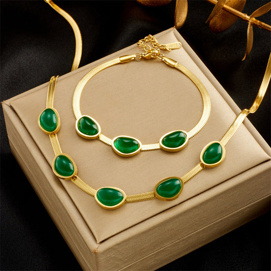 Set collana girocollo e bracciale in acciaio al titanio, stile vintage, maglia a serpente, colore verde smeraldo, placcato oro, monopasto